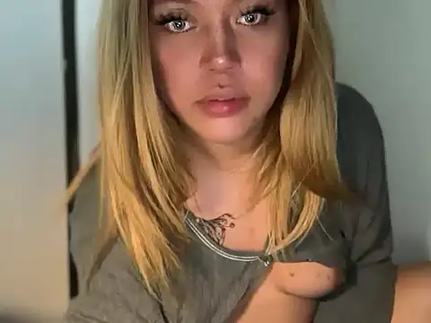 caligirlnikita online show from April 29, 10:30 am