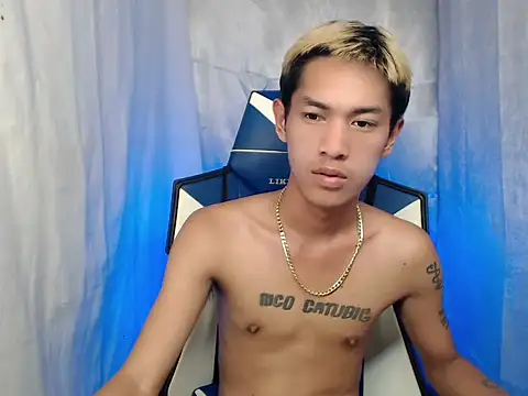 Snapshot of riks_tyler chatting on February 2, 8:18 pm riks tyler online show from February 2, 8:18 pm