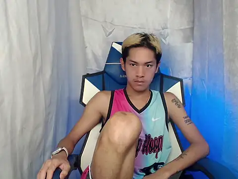 Snapshot of riks_tyler chatting on February 10, 2:43 pm riks tyler online show from February 10, 2:43 pm