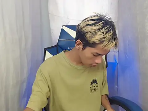 Snapshot of riks_tyler chatting on February 16, 2:07 am riks tyler online show from February 16, 2:07 am