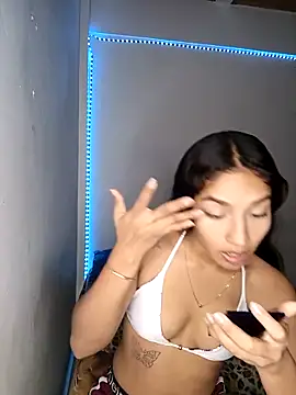 Snapshot of Sharlotte_Watts chatting on October 8, 12:52 am Sharlotte Watts online show from October 8, 12:52 am