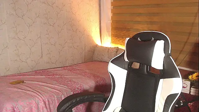 TssluttyNikka online show from December 16, 3:06 pm