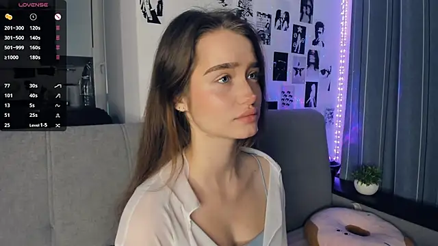 lovelyalivia online show from November 10, 9:08 am