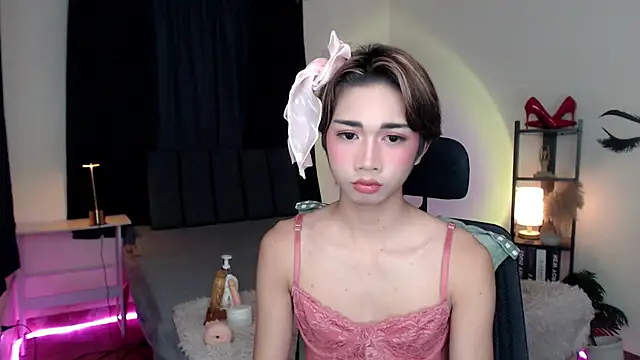 Lavictoriathegreat online show from December 3, 7:45 pm