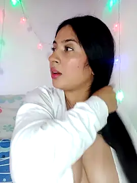 VALENTINA ROUSE  online show from April 18, 7:07 pm