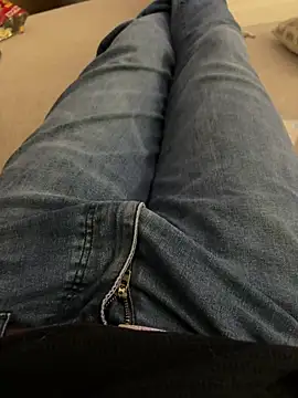 leroy9501 online show from April 18, 2:04 am