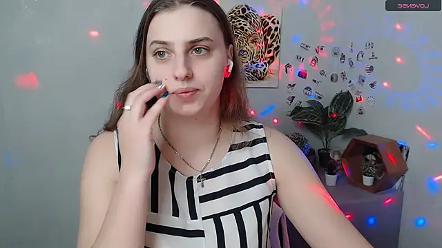 Snapshot of AmandaDimond_ chatting on February 3, 2:33 pm AmandaDimond online show from February 3, 2:33 pm