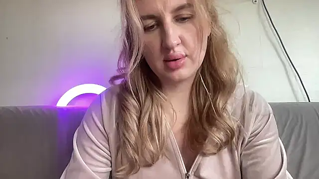 Snapshot of Kadayy1 chatting on September 9, 10:37 am Kadayy1 online show from September 9, 10:37 am