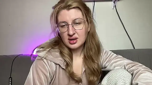 Snapshot of Kadayy1 chatting on September 13, 7:46 pm Kadayy1 online show from September 13, 7:46 pm