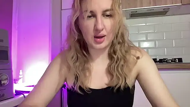 Snapshot of Kadayy1 chatting on October 4, 6:17 pm Kadayy1 online show from October 4, 6:17 pm