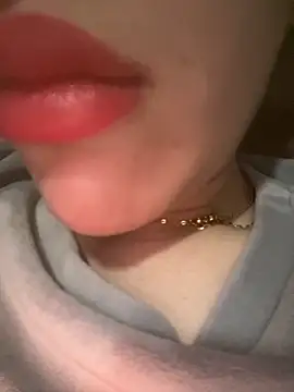 Mimisixo online show from April 5, 5:10 pm