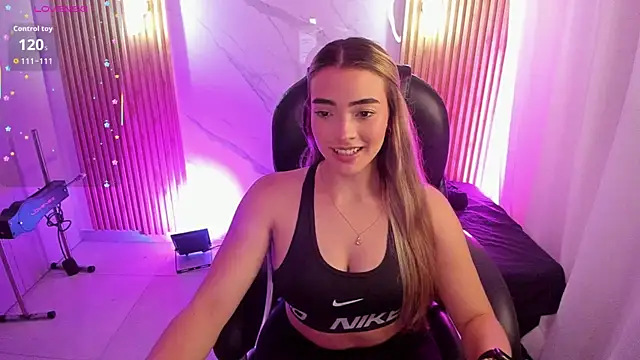 Snapshot of KYLIE_JONES6 chatting on April 15, 3:02 am KYLIE JONES6 online show from April 15, 3:02 am