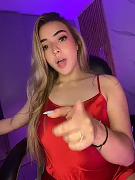 Snapshot of KYLIE_JONES6 chatting on June 16, 1:41 am KYLIE JONES6 online show from June 16, 1:41 am