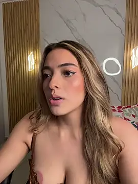 Snapshot of KYLIE_JONES6 chatting on July 2, 2:55 am KYLIE JONES6 online show from July 2, 2:55 am