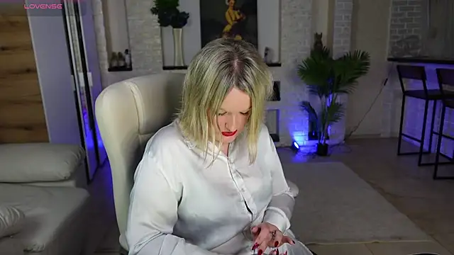 MariemLui online show from April 6, 2:40 pm