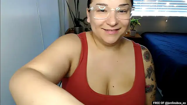 Snapshot of MoonBalloons chatting on June 28, 2:17 am MoonBalloons online show from June 28, 2:17 am