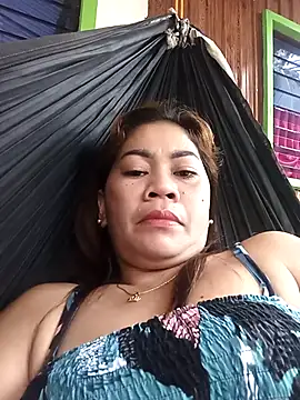 Snapshot of sexybitch_02 chatting on April 18, 8:51 am sexybitch 02 online show from April 18, 8:51 am