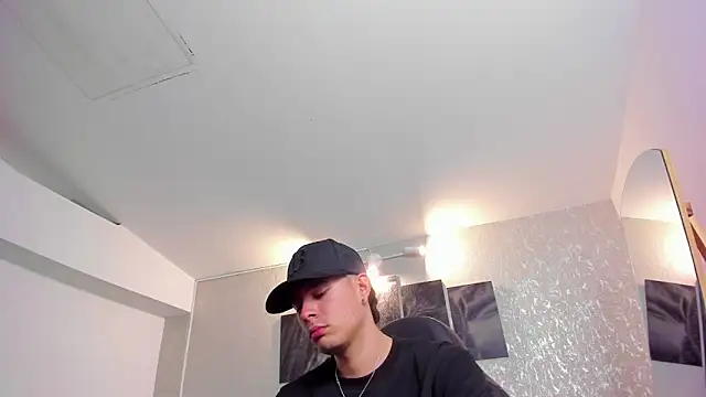 nils saint online show from October 28, 3:43 am