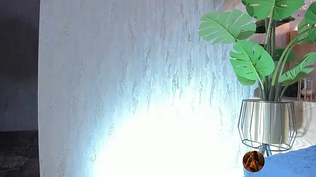 Snapshot of ValSmith_ chatting on February 3, 6:22 am ValSmith online show from February 3, 6:22 am