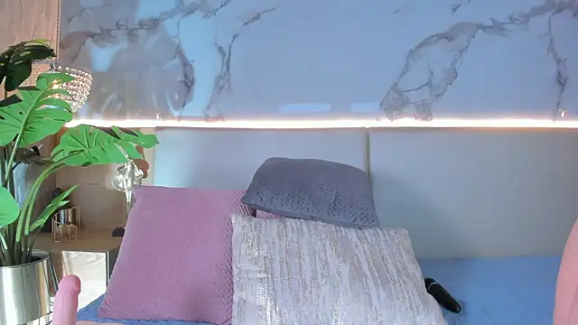 Snapshot of ValSmith_ chatting on February 20, 6:26 am ValSmith online show from February 20, 6:26 am