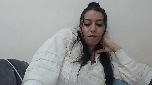 Snapshot of Maryem637048 chatting on March 13, 2:34 pm Maryem637048 online show from March 13, 2:34 pm