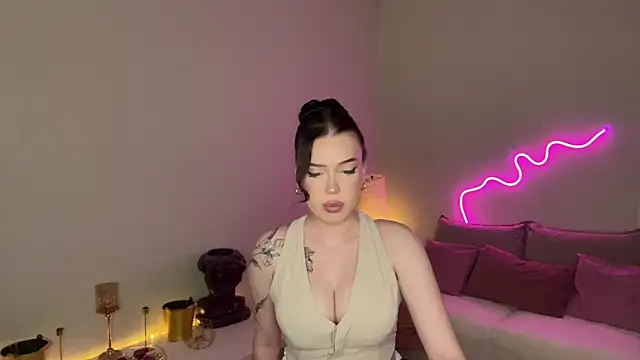 Snapshot of mistress_of_hearts chatting on June 14, 12:40 pm mistress of hearts online show from June 14, 12:40 pm