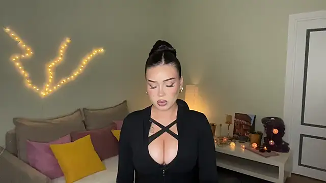 Snapshot of mistress_of_hearts chatting on July 21, 2:30 pm mistress of hearts online show from July 21, 2:30 pm