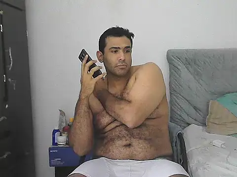 Snapshot of morenocabro10 chatting on June 17, 4:15 am morenocabro10 online show from June 17, 4:15 am