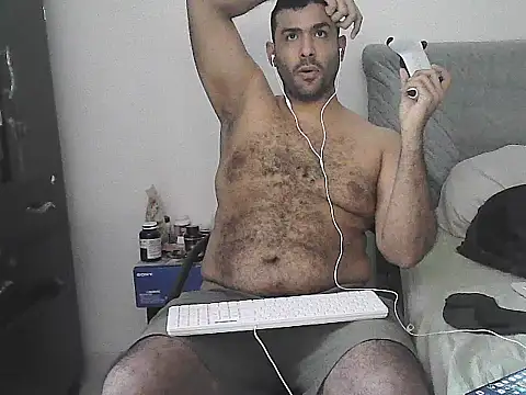Snapshot of morenocabro10 chatting on July 17, 4:30 am morenocabro10 online show from July 17, 4:30 am