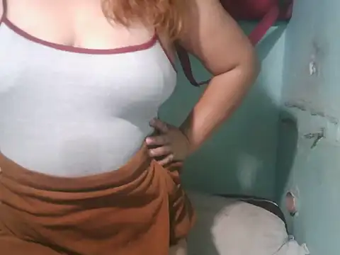 Snapshot of Sexymom350 chatting on July 9, 2:26 am Sexymom350 online show from July 9, 2:26 am