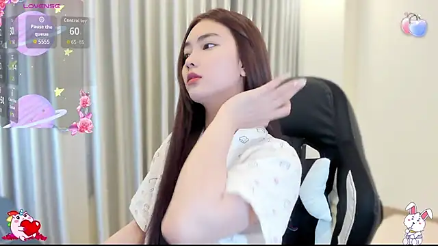 Snapshot of -Rose99- chatting on February 19, 1:07 pm -Rose99- online show from February 19, 1:07 pm