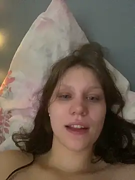 Snapshot of Lunliss chatting on November 23, 9:53 am Lunliss online show from November 23, 9:53 am