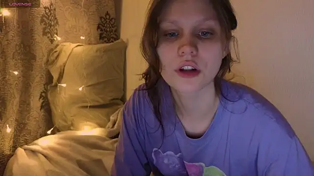 Snapshot of Lunliss chatting on February 13, 10:06 pm Lunliss online show from February 13, 10:06 pm