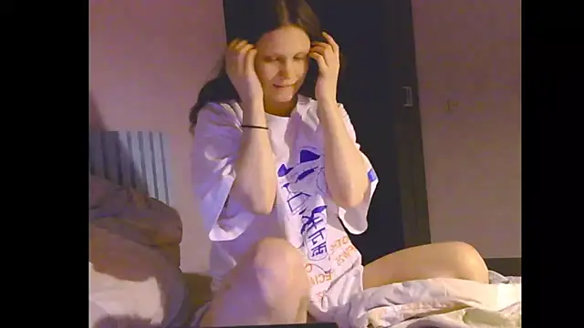 Snapshot of Lunliss chatting on April 3, 6:50 pm Lunliss online show from April 3, 6:50 pm