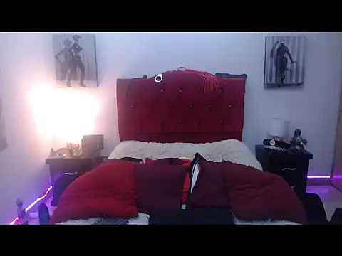 CharlotteBrooks online show from April 21, 2:51 am