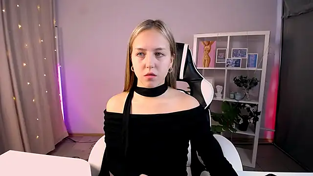 CindySparkl online show from March 15, 5:57 am