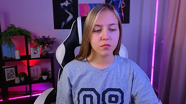 CindySparkl online show from April 5, 5:59 am