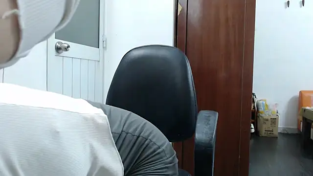 Snapshot of youngmin_09 chatting on February 3, 2:53 am youngmin 09 online show from February 3, 2:53 am