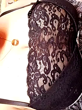 Snapshot of Hnonasix89 chatting on May 1, 11:04 am Hnonasix89 online show from May 1, 11:04 am