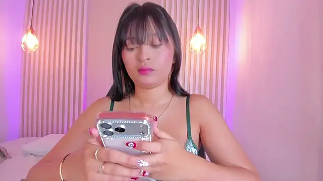 Snapshot of babe_katty chatting on April 22, 11:56 am babe katty online show from April 22, 11:56 am