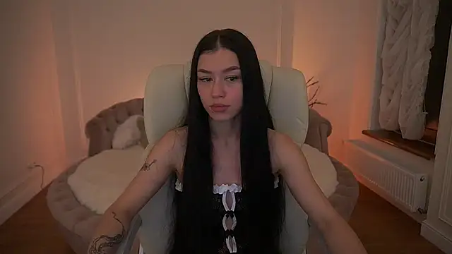 Snapshot of FataleNellie chatting on May 18, 9:31 pm FataleNellie online show from May 18, 9:31 pm