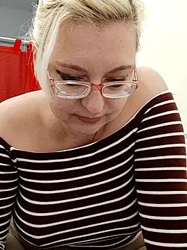 Snapshot of VikaKing chatting on January 31, 7:11 pm VikaKing online show from January 31, 7:11 pm