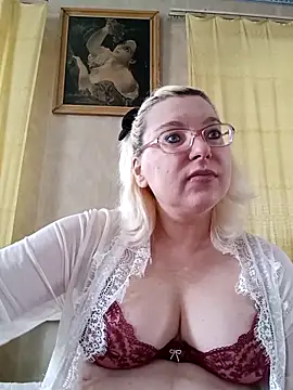 Snapshot of VikaKing chatting on February 25, 10:03 am VikaKing online show from February 25, 10:03 am