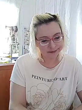 Snapshot of VikaKing chatting on February 28, 9:32 am VikaKing online show from February 28, 9:32 am