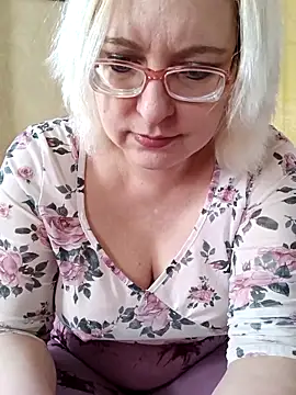 Snapshot of VikaKing chatting on March 1, 10:06 am VikaKing online show from March 1, 10:06 am