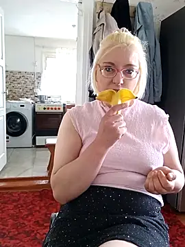 VikaKing online show from March 26, 9:15 am