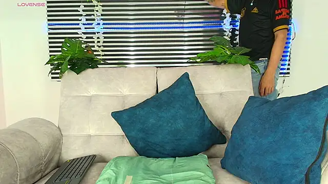 CamiiGuzmanX online show from December 22, 8:28 pm