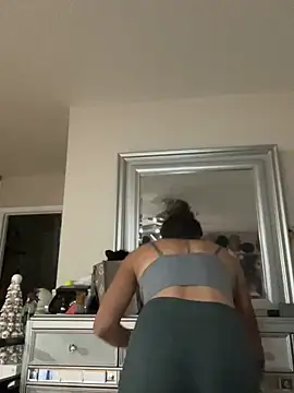 Snapshot of Chicagobabe chatting on May 23, 5:56 am Chicagobabe online show from May 23, 5:56 am
