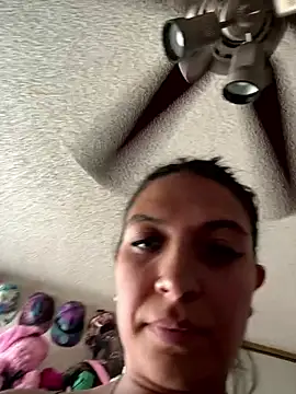 Snapshot of Chicagobabe chatting on June 11, 12:08 am Chicagobabe online show from June 11, 12:08 am