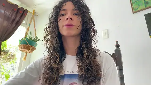 camille delrey online show from December 18, 4:35 pm